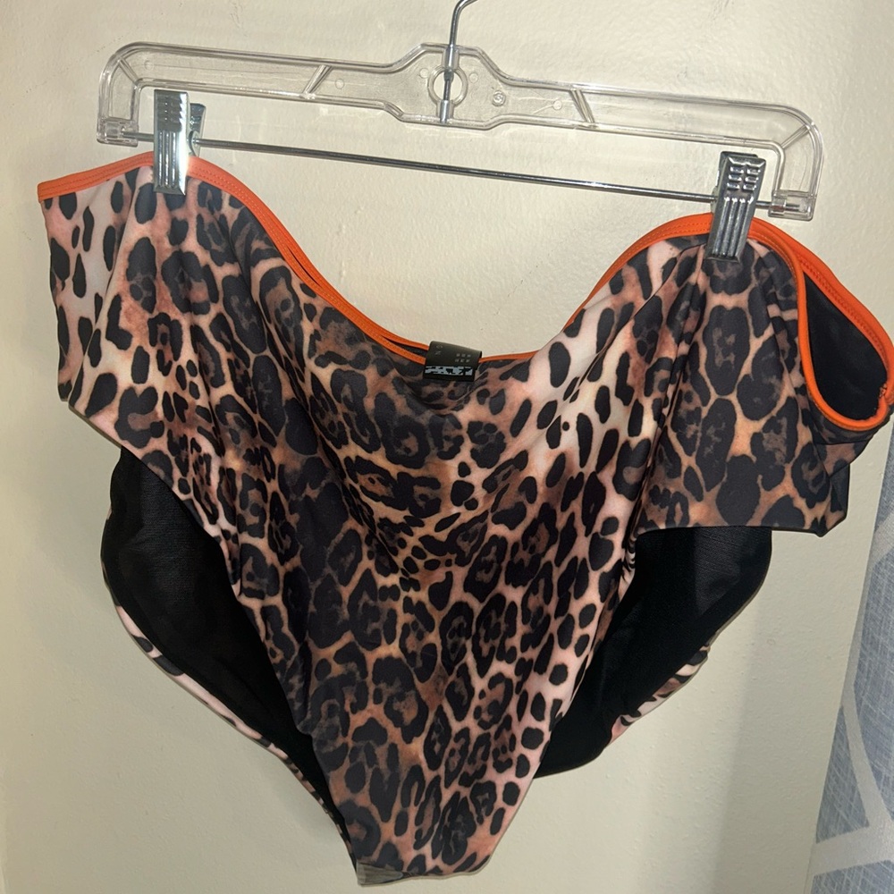 ASOS DESIGN curve Leo contrast binding bikini bottoms in animal print